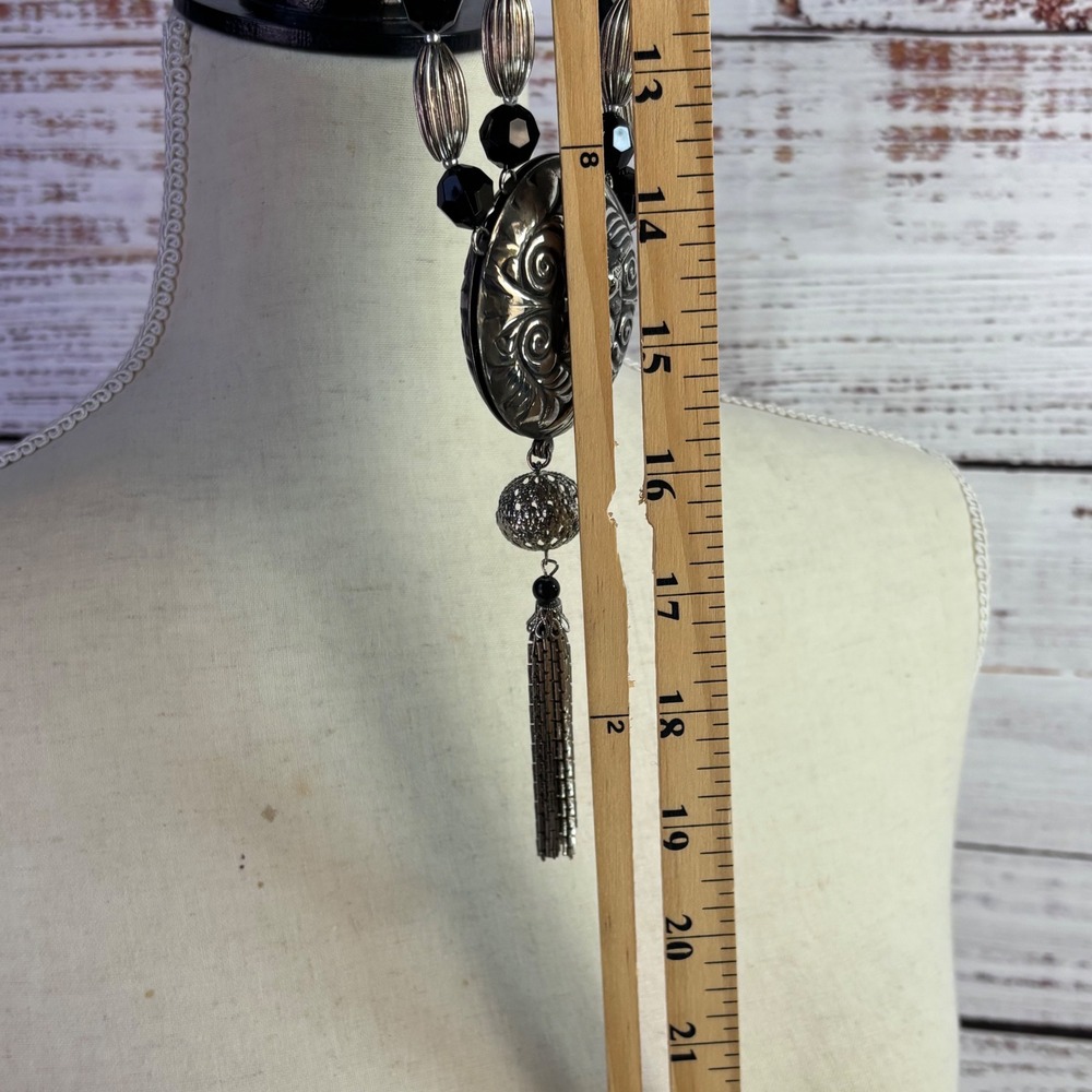 Vintage Tassel Medallion Necklace Black Silver Tone Metal Victorian Goth Boho - Picture 3 of 16